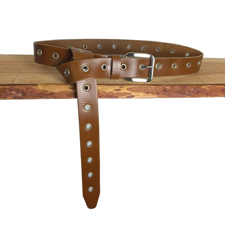 Lange trendy cognac knoopriem met ringen