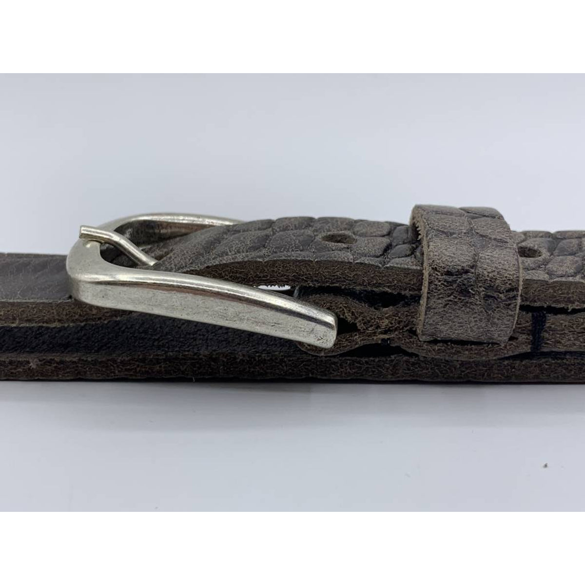 grijze 2cm brede krokodillen print damesriem