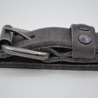 grijze 20mm brede riem met studs op de lus