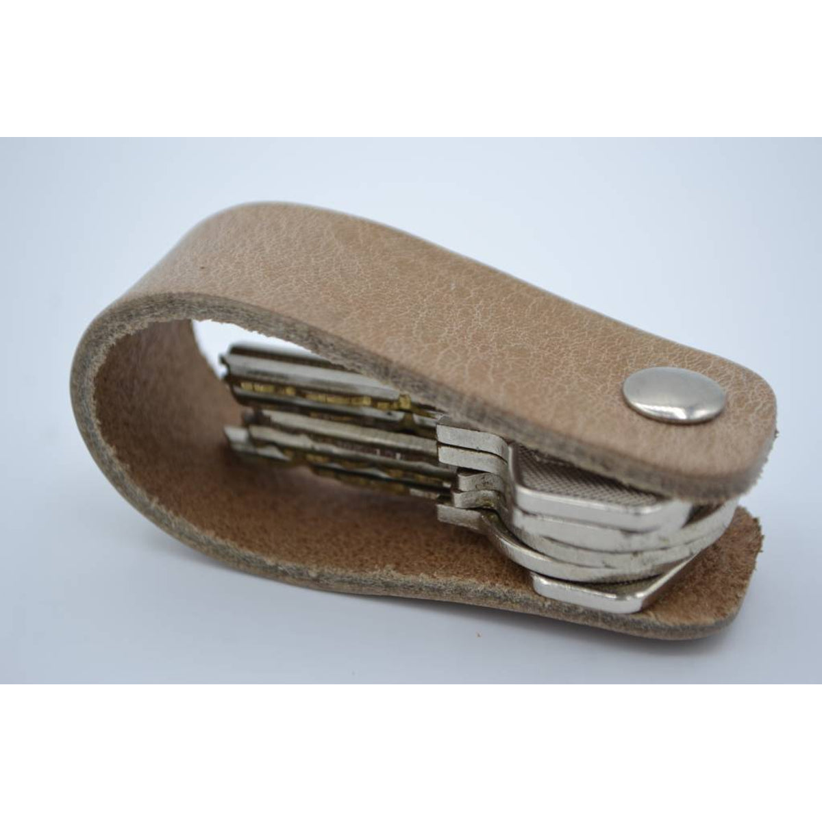 taupe echt lederen sleutelhanger met eigen naam of logo