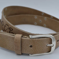 Taupe riem met studs en laserprint