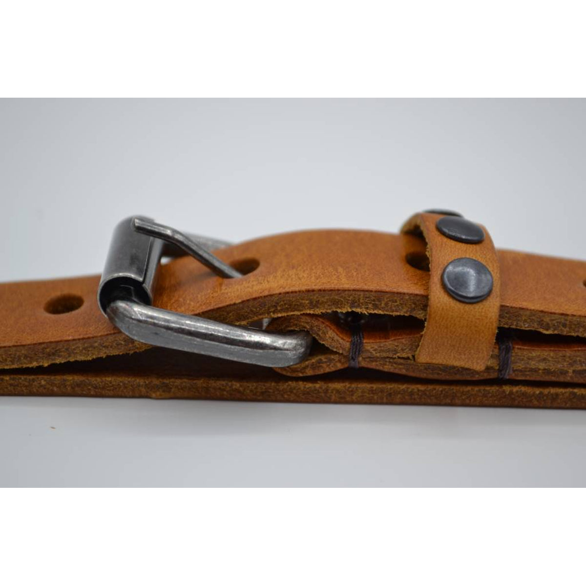 cognac 20mm brede riem met studs op de lus