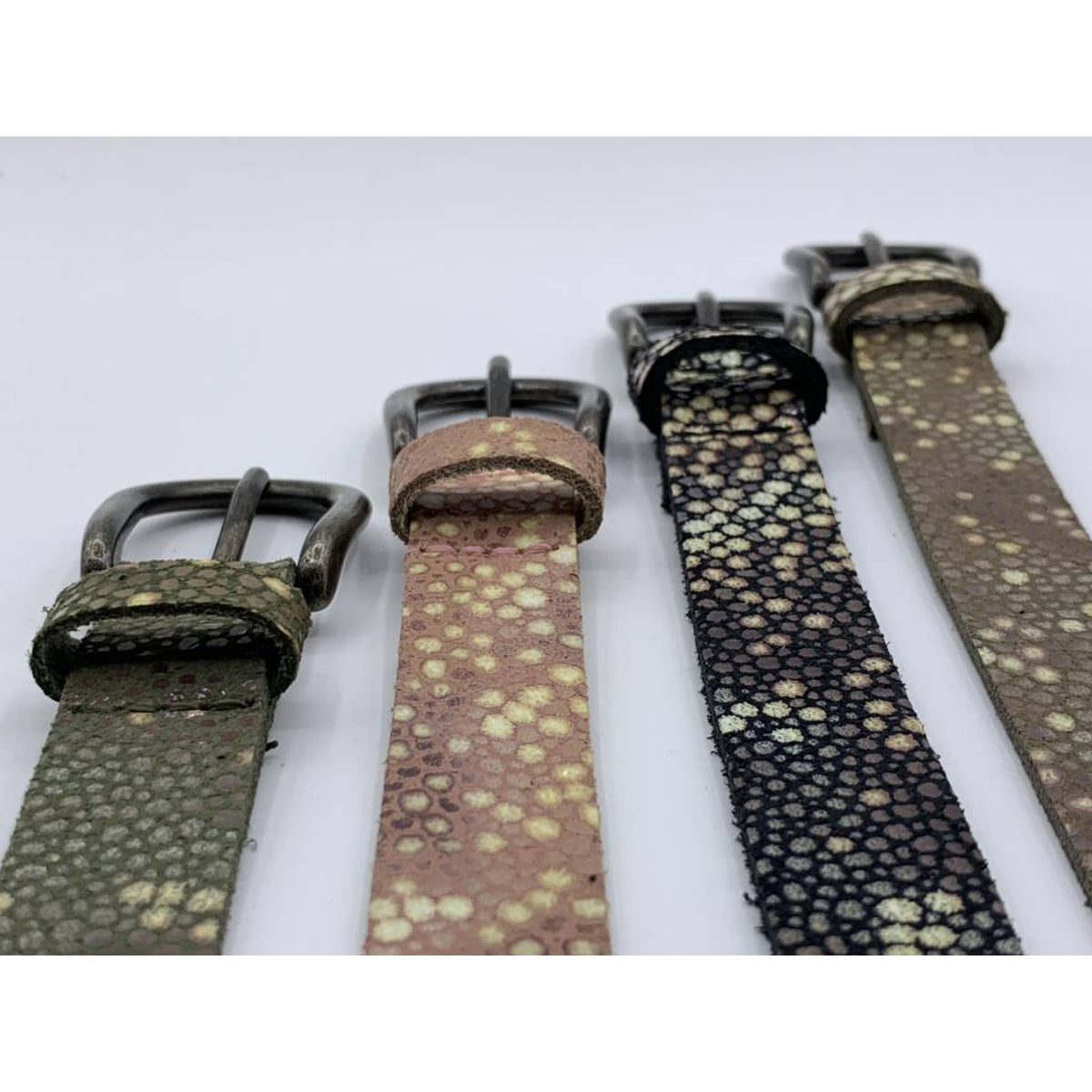 Damesriem van 2cm breed en speelse taupe rogge print.