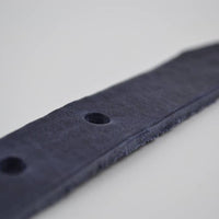 blauwe 20mm brede riem met studs op de lus