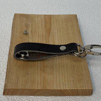 Sleutelplankjes van hout inclusief 2 moderne sleutelhangers van echt leer