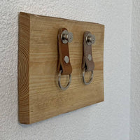 Sleutelplankjes van hout inclusief 2 moderne sleutelhangers van echt leer