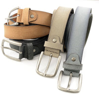 Taupe nubuck riem met donkere zijkantjes. 