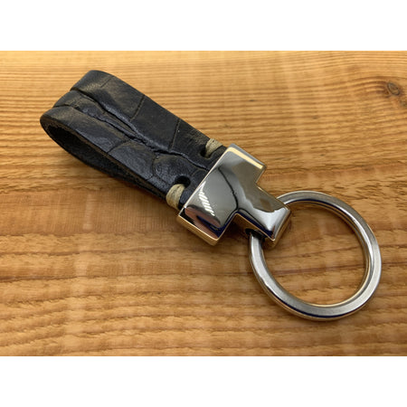 Zwarte luxe sleutelhanger met krokodillen print.