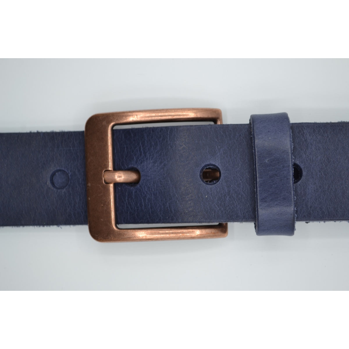 blauwe italiaans volnerf lederen riem met bronzen gesp