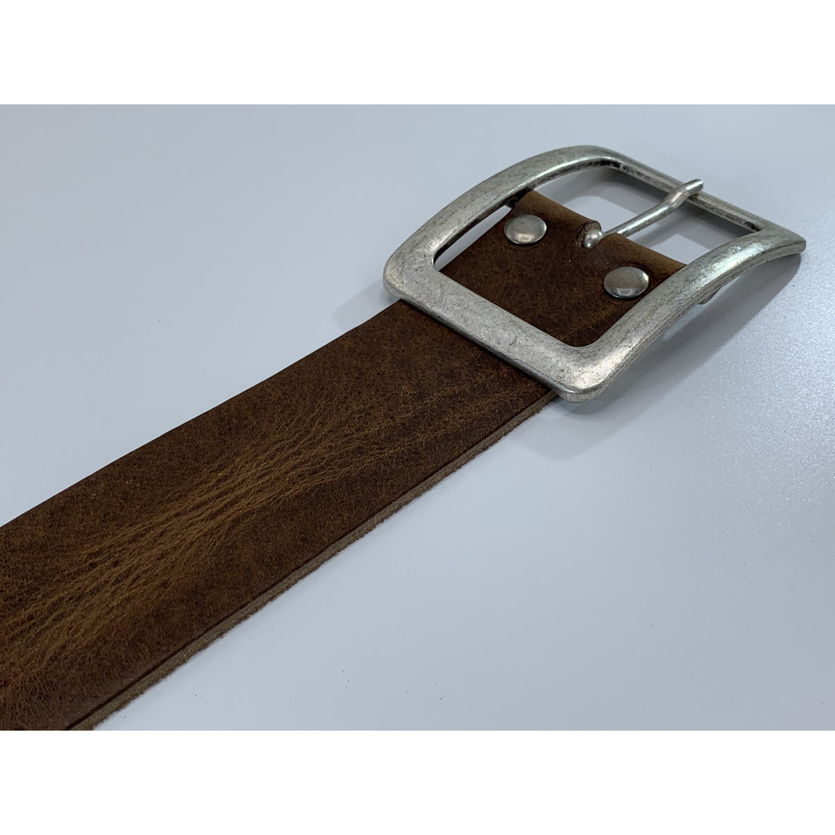 Zandkleurige 5cm brede riem. 