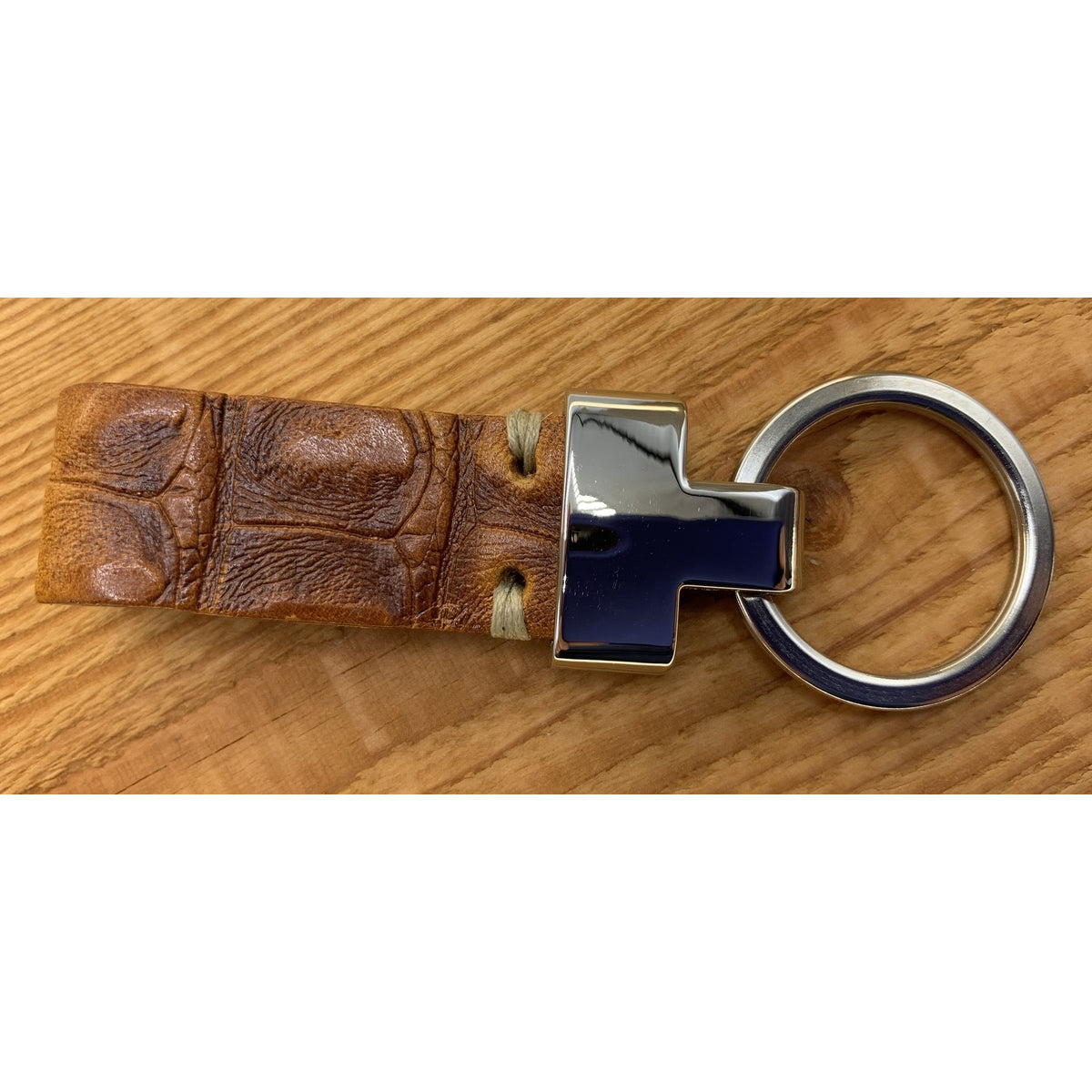 Cognac luxe sleutelhanger met krokodillen print.