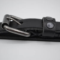 zwarte 20mm brede riem met studs op de lus