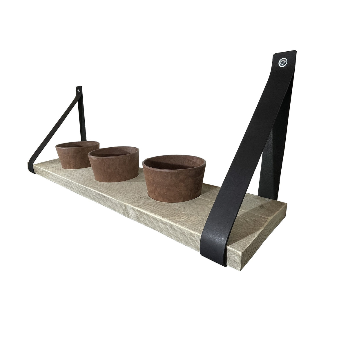 Kruidenrek met bruine oak kleurige potjes. 