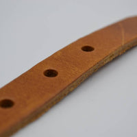 cognac 20mm brede riem met studs op de lus