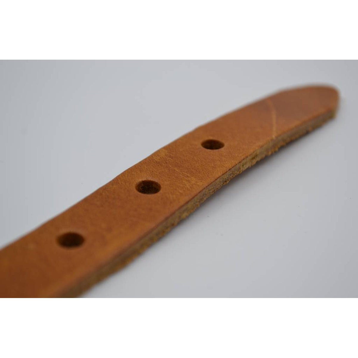 cognac 20mm brede riem met studs op de lus