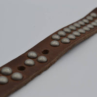 Bruine 20mm brede riem met bolstuds 