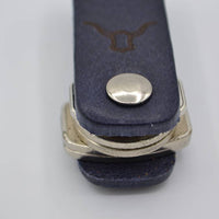 blauwe echt lederen sleutelhanger met logo