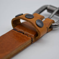 cognac 20mm brede riem met studs op de lus