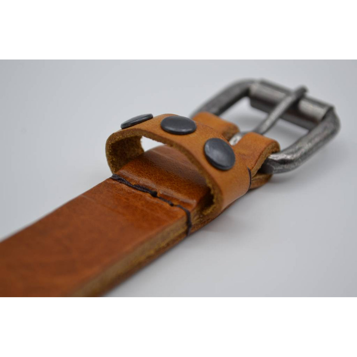 cognac 20mm brede riem met studs op de lus
