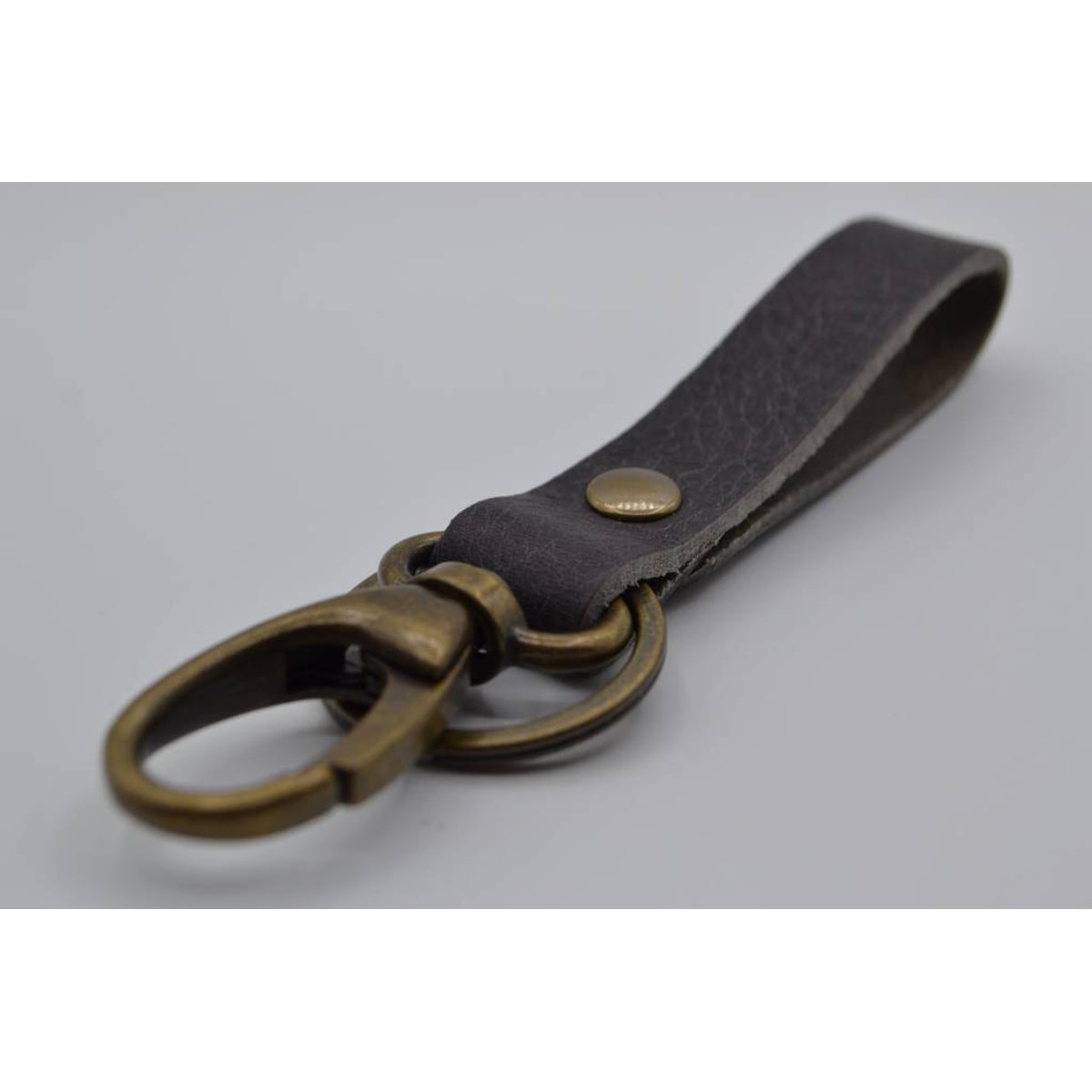 Sleutelhanger Brons met grijs Leer 