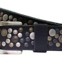 Zwarte S Oliver riem vol met verschillende studs.