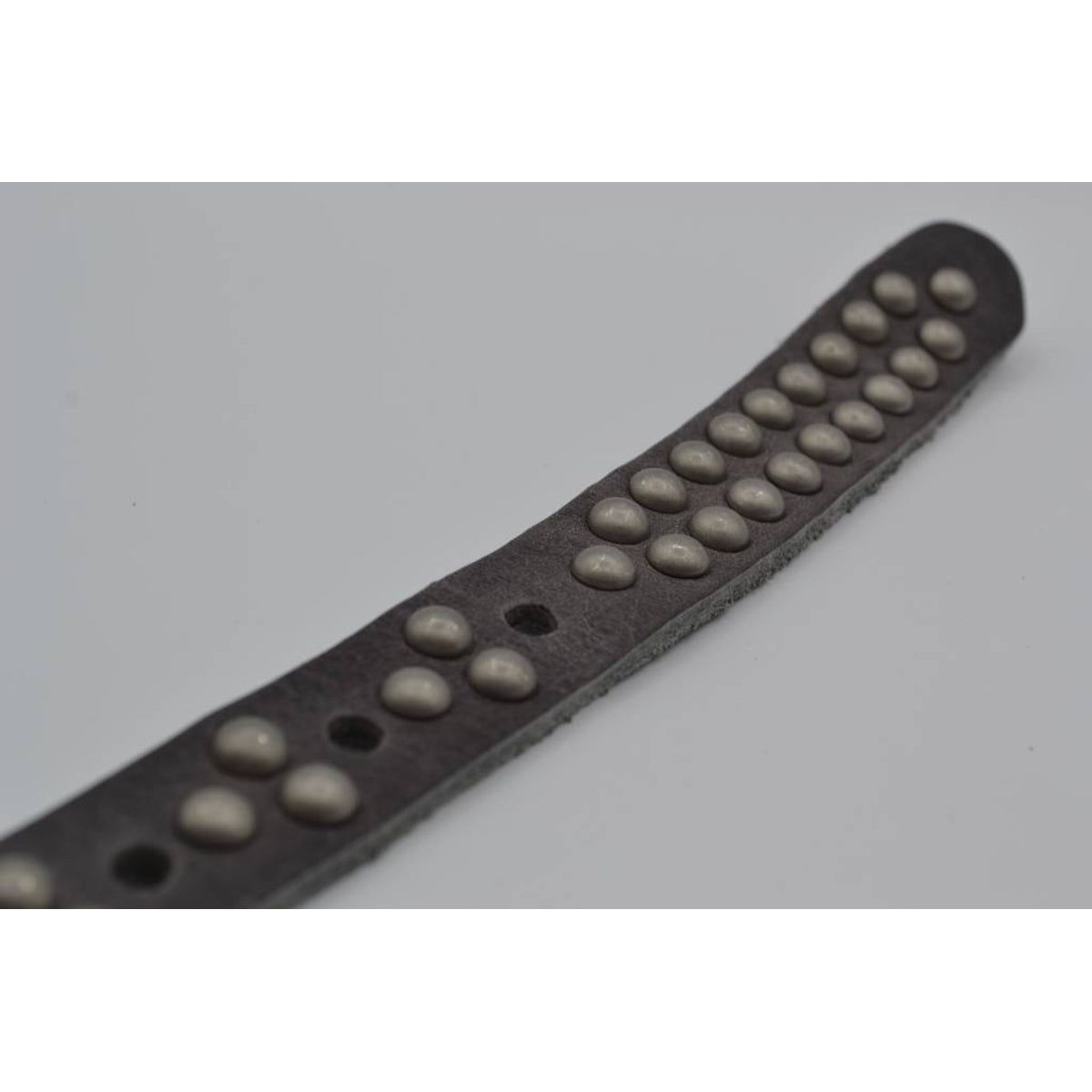 grijze 20mm brede riem met bolstuds 