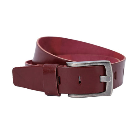 Stoere bordeaxrode riem met een vierkante zwarte gesp.