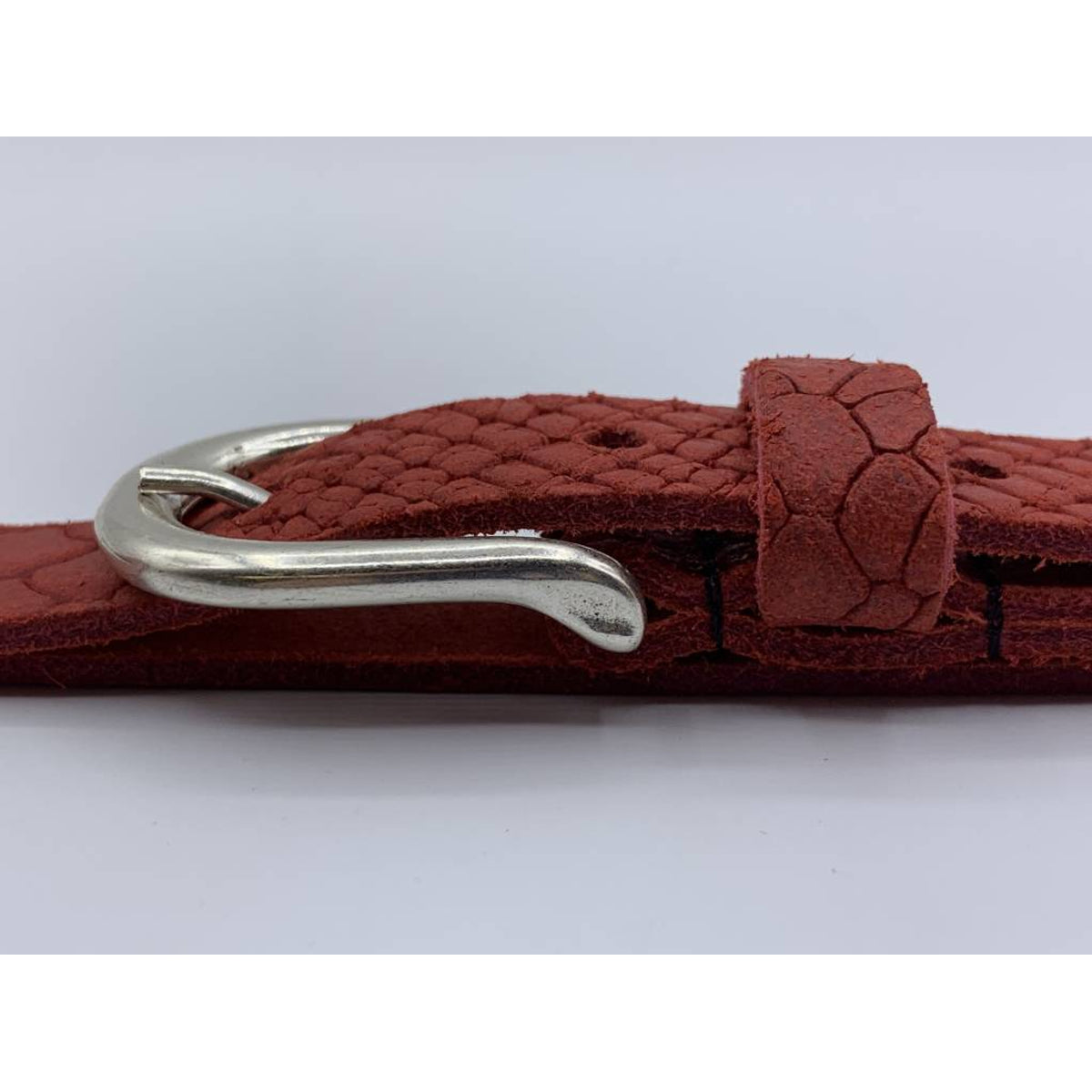 smalle rode damesriem met slangen print
