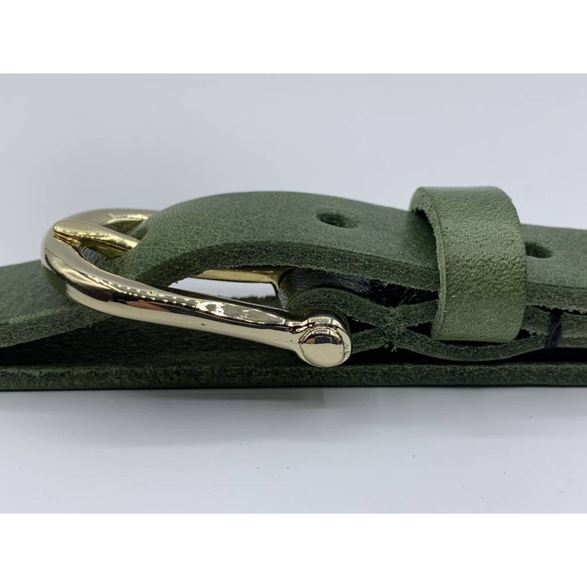 Groene smalle damesriem met gouden gesp