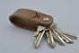 taupe echt lederen sleutelhanger met logo