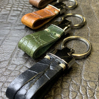 Bruine luxe sleutelhanger met krokodillen print.