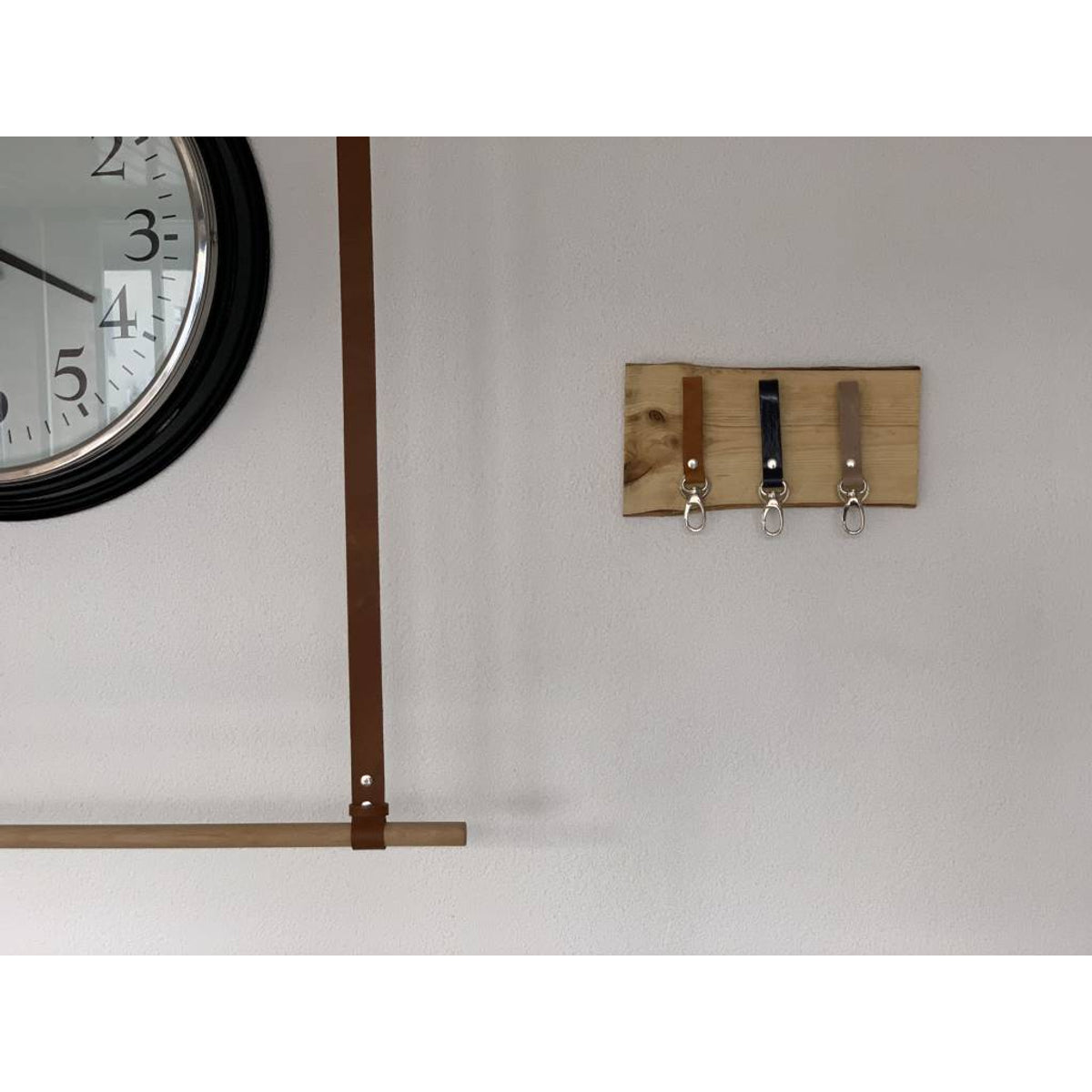 Sleutelplankjes van hout inclusief 2 moderne sleutelhangers van echt leer