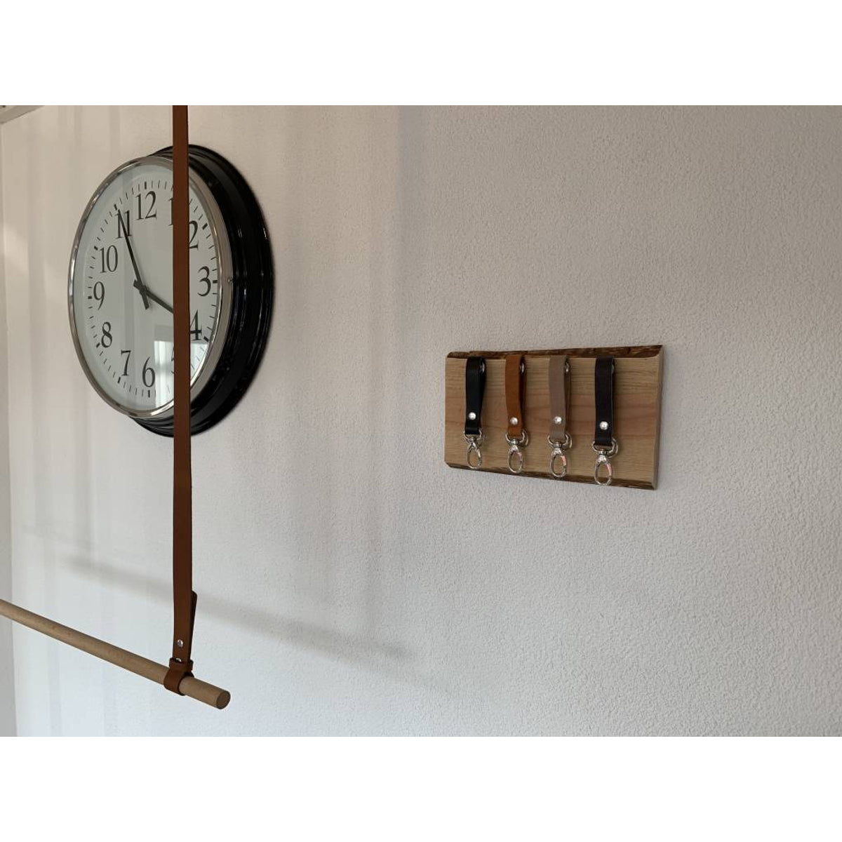 Sleutelplank inclusief 4 sleutelhangers van echt leer