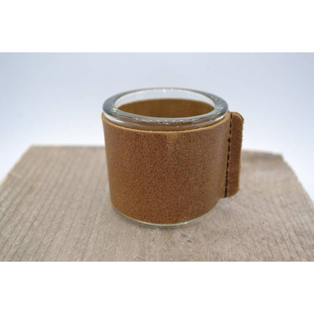 Kaarsenhouder voor theelicht. Glas en grof cognac leer