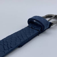 2cm brede damesriem met blauwe slangenprint