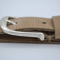 Taupe riem met studs en laserprint