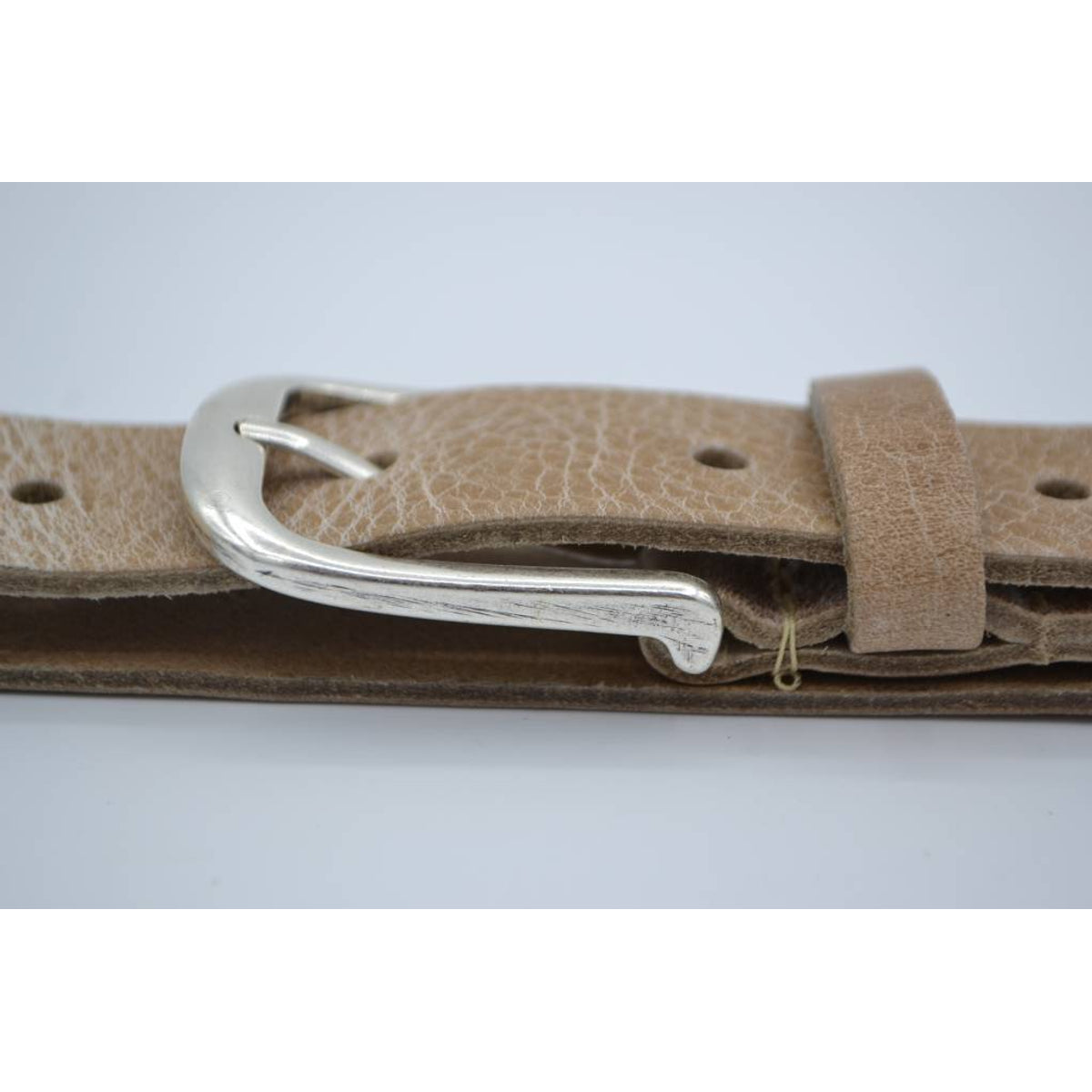 Taupe riem met studs en laserprint