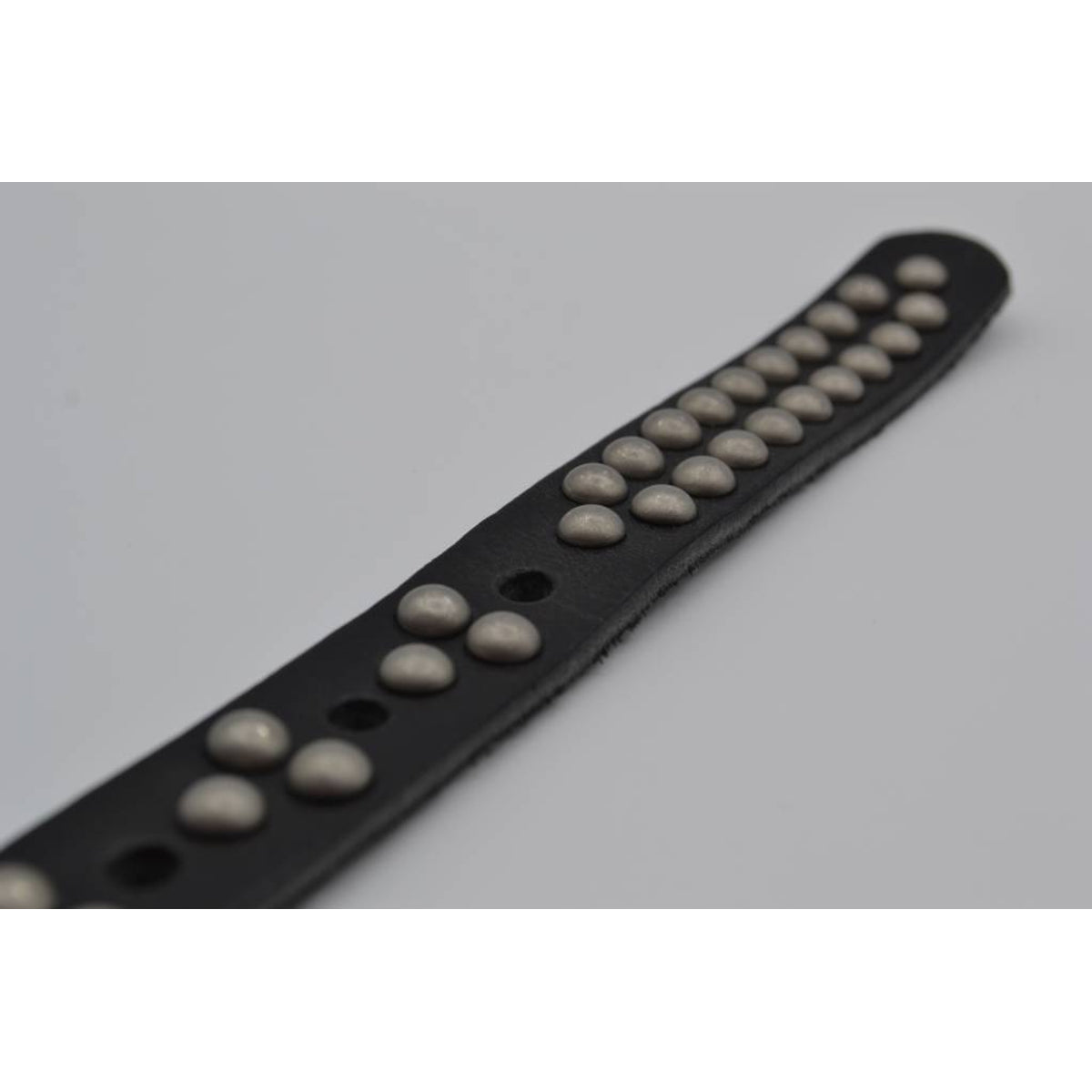 zwarte 20mm brede riem met bolstuds