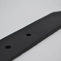 Zwarte riem met studs en laserprint 
