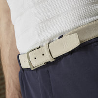 Beige suede 35mm brede riem. 