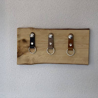 Sleutelplankje van hout inclusief 3 sleutelhangers van echt leer