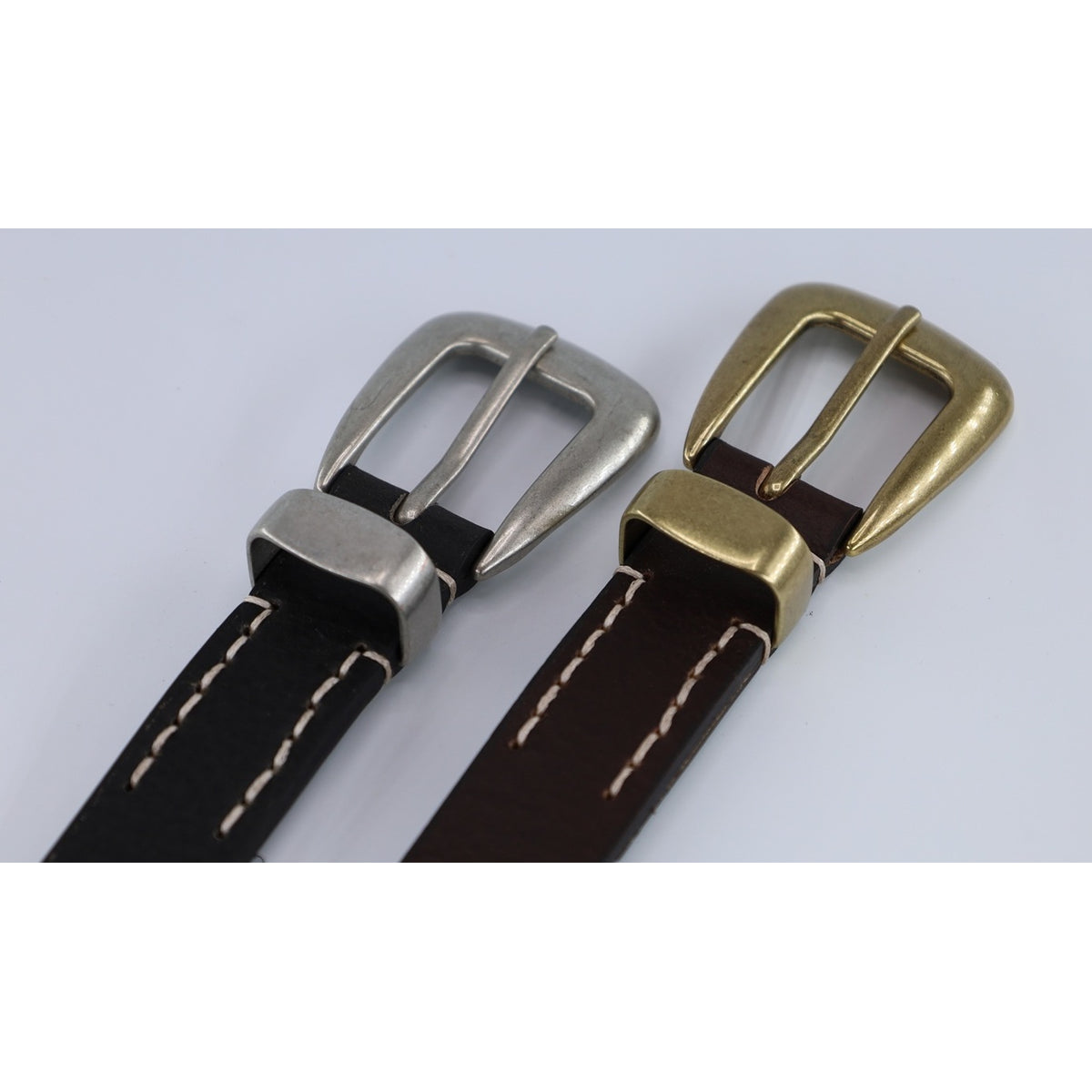 Smalle zwarte western cowboy riem. 2.5cm breed. Echt soepel leer en oud zilveren delen.