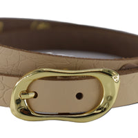 2cm brede beige riem met krokodillenprint. Afgewerkt met gouden gesp.